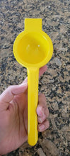 Load image into Gallery viewer, BX-977 Handheld Lemon Juicers / Squeezers x 60 units - BRAND NEW - SMALL LOT
