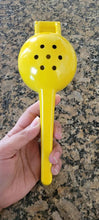Load image into Gallery viewer, BX-977 Handheld Lemon Juicers / Squeezers x 60 units - BRAND NEW - SMALL LOT
